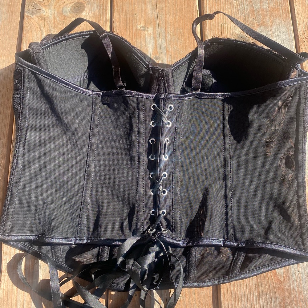 Corset - Picture 2 of 5